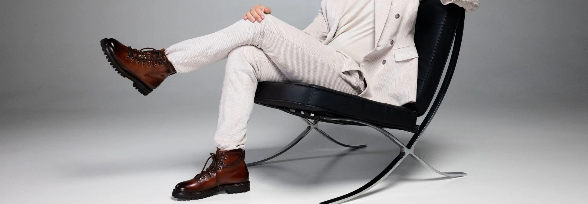 Stivaletto della collezione invernale Franceschetti con outfit total white