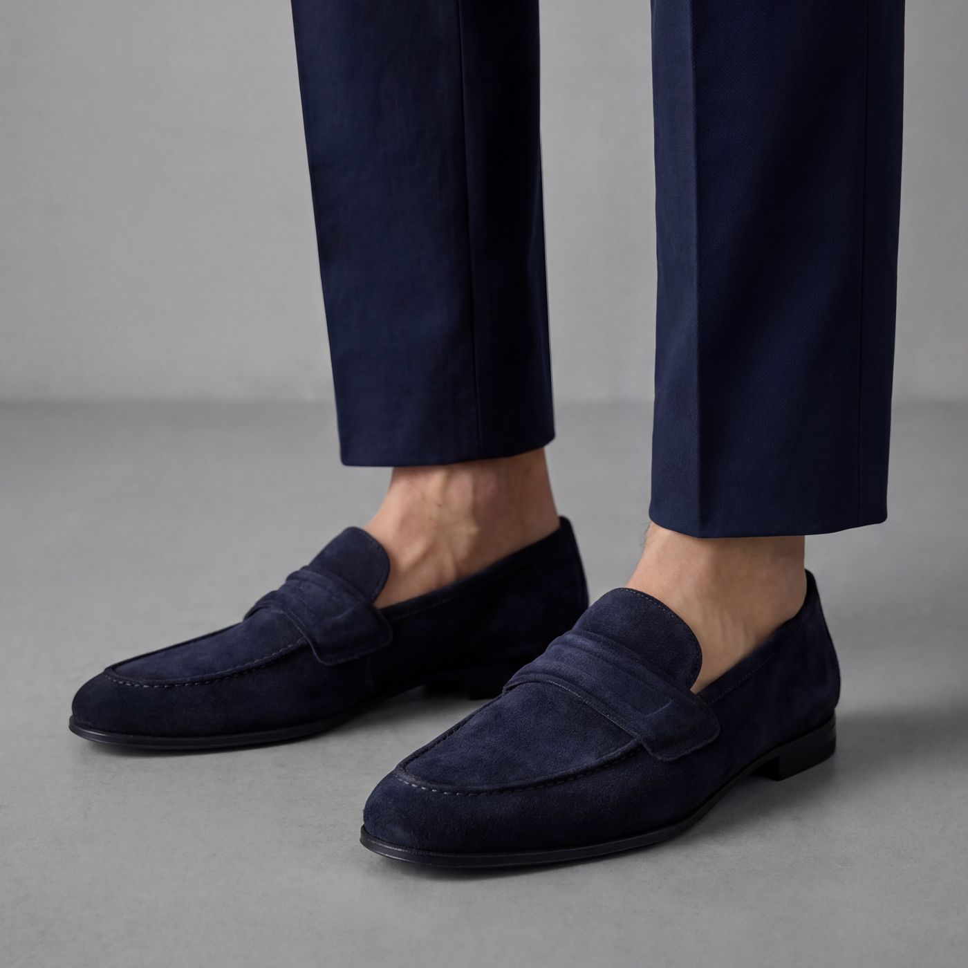 Mocassino Carlo in camoscio blu con fondo in cuoio