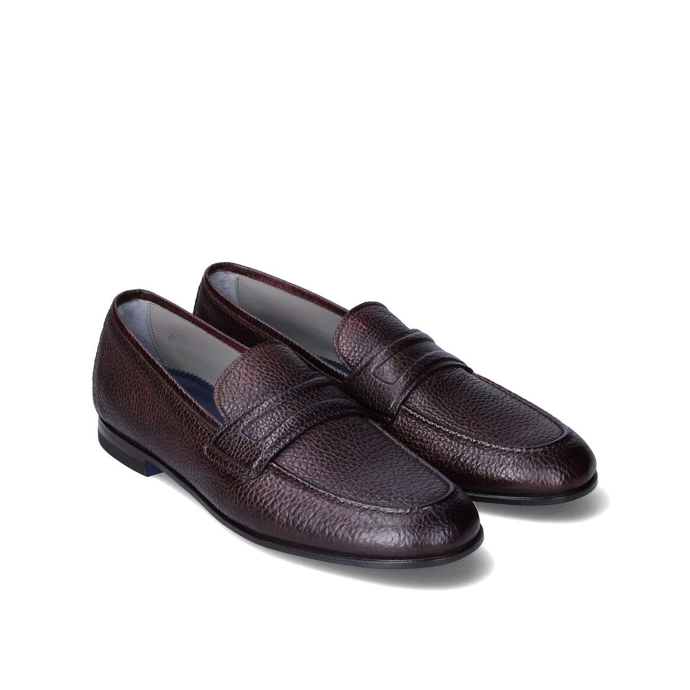 Vista al paio della Pantofola con fascia Alberto in cervo crust cuoio scuro